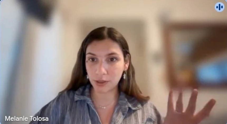 Melanie en una sesión privada 1:1